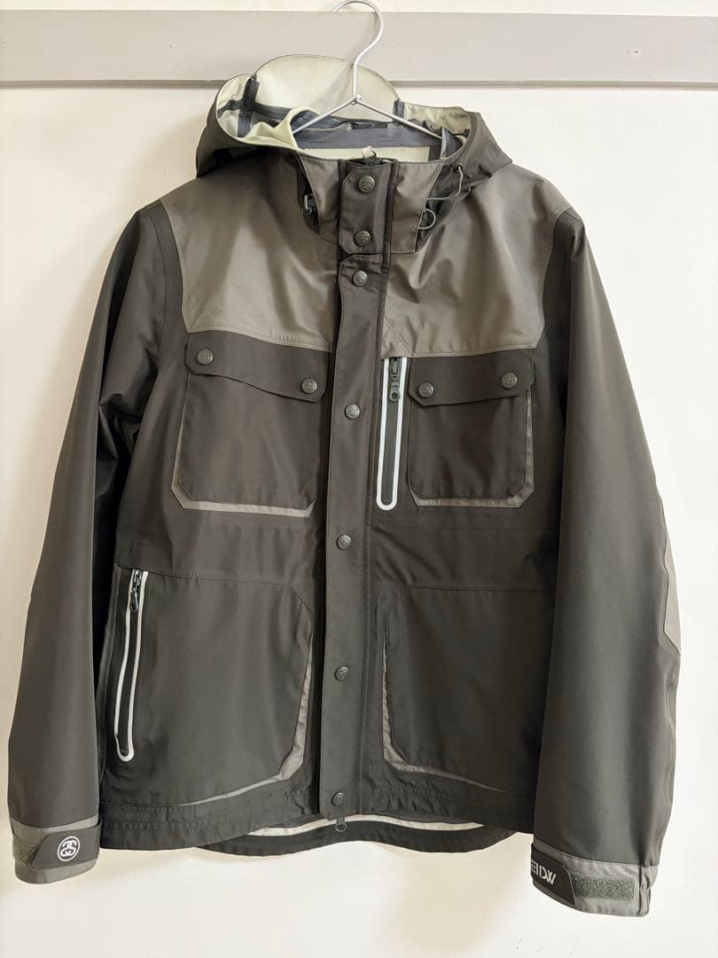 STUSSY ゴアテックス　マウンテンパーカー、ナイロンジャケット