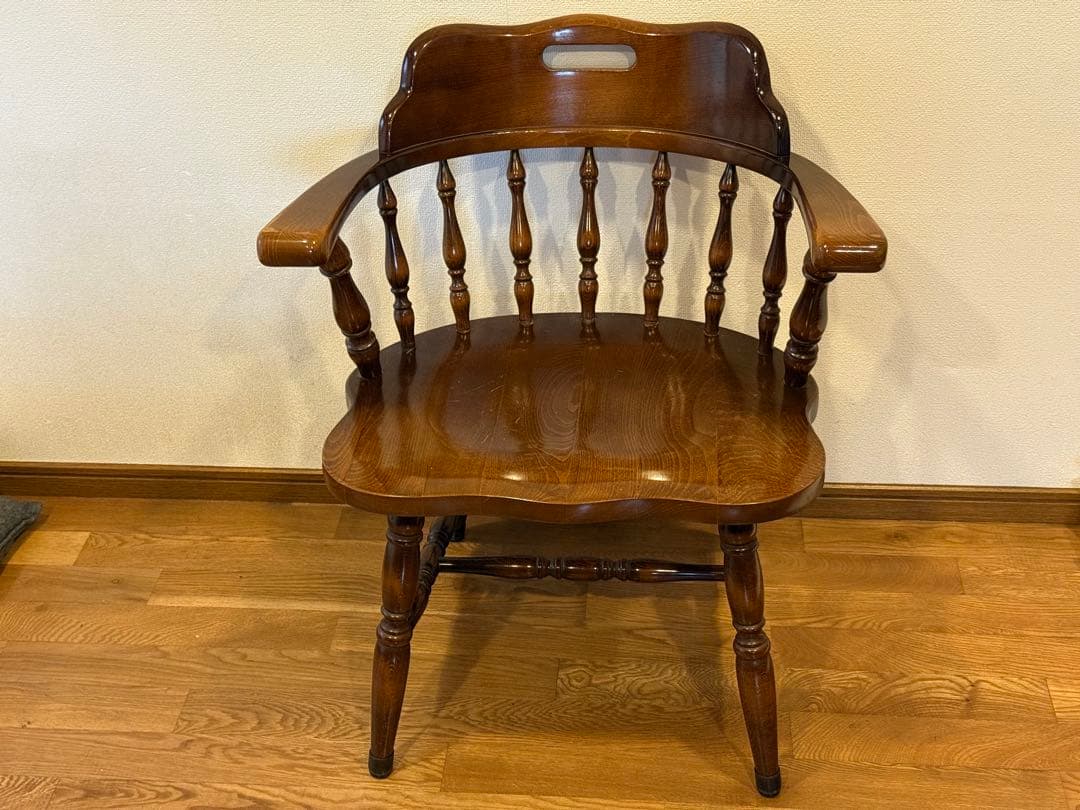 モモニクサマ　②飛騨産業　キツツキマーク　木製アームチェア