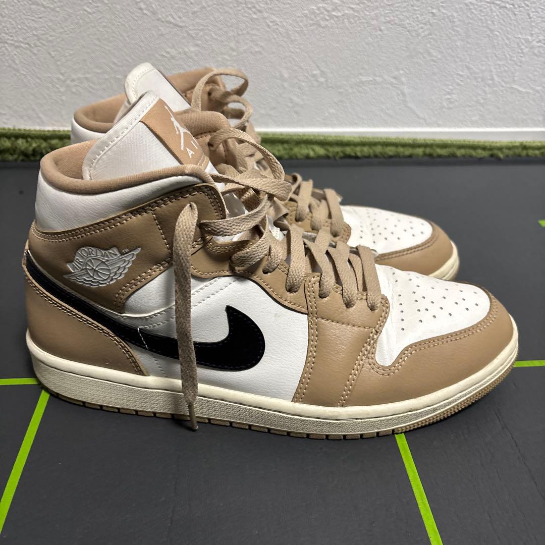 Nike Air Jordan 1 ベージュ/ホワイト/ブラック - メルカリ