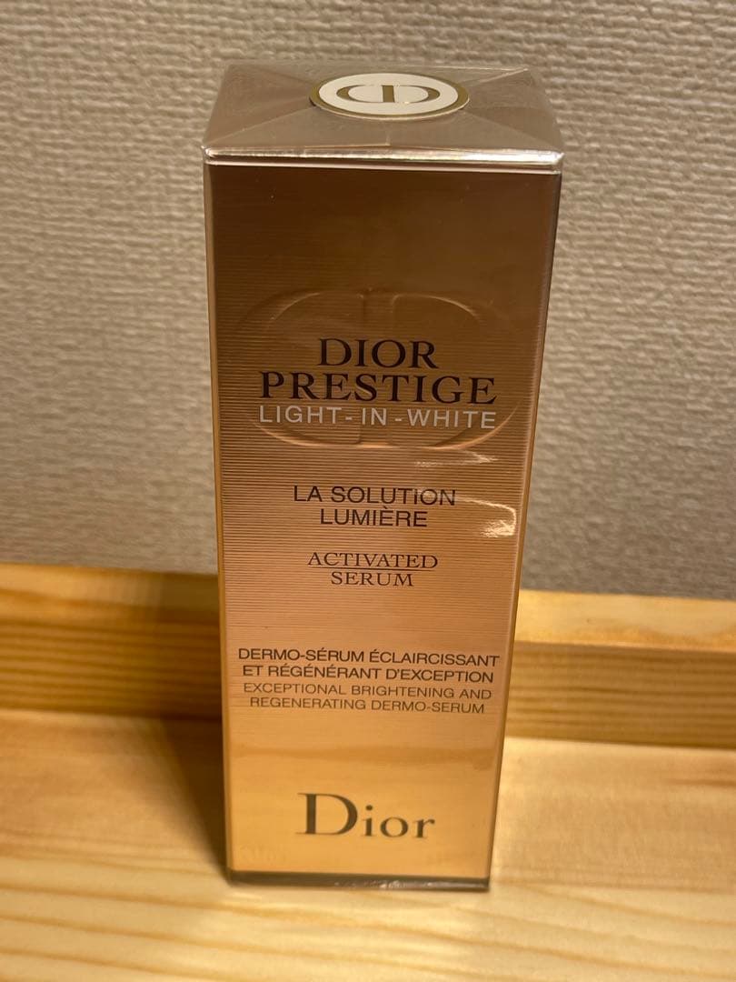 プレステージホワイト ラソリューション ルミエール　ライト インセラム　30ml ディオール / プレステージ ホワイト ラ ソリューション ルミエール