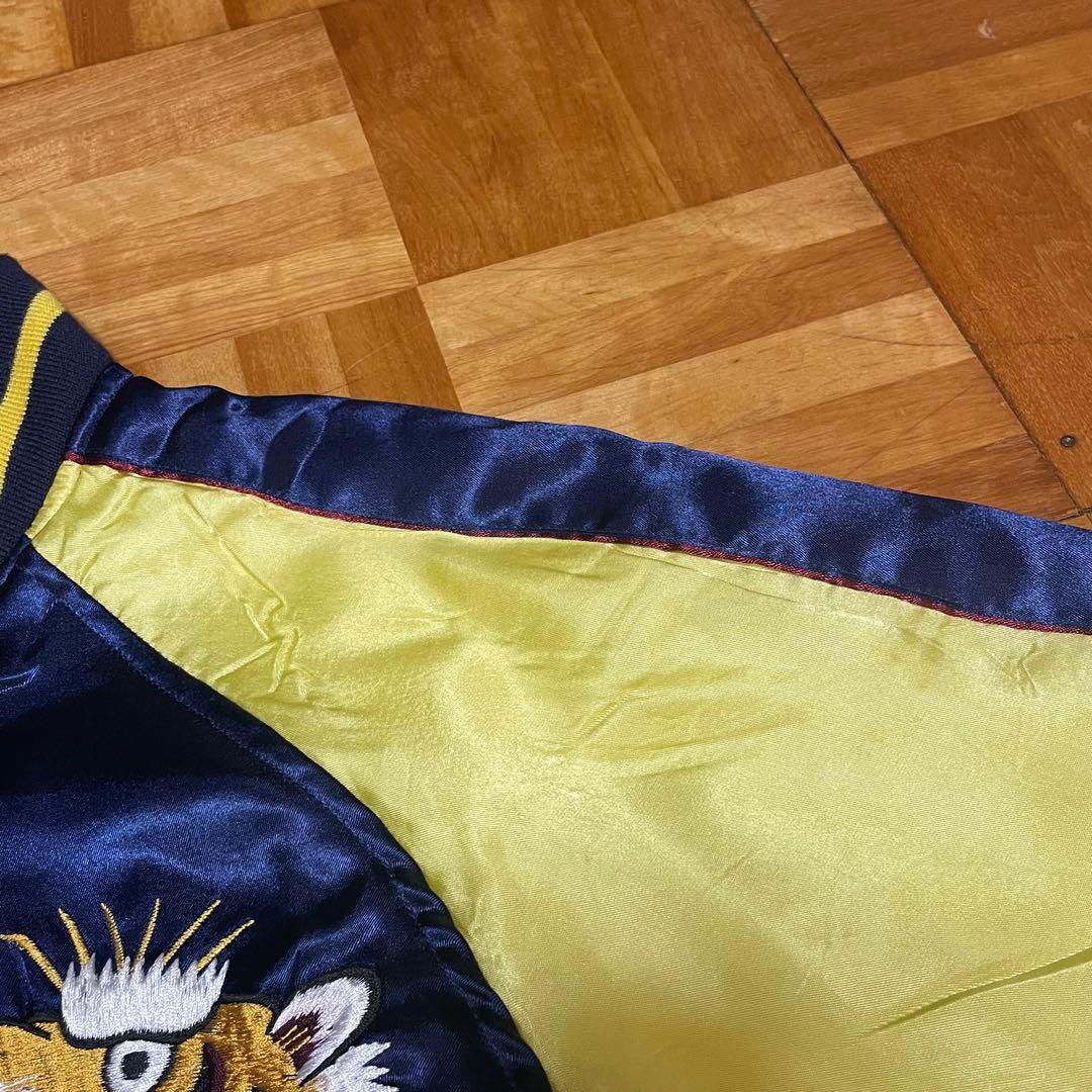 SALE】90sスカジャン 沖縄マップ シーサー 鷹 虎 龍 刺繍 - メルカリ