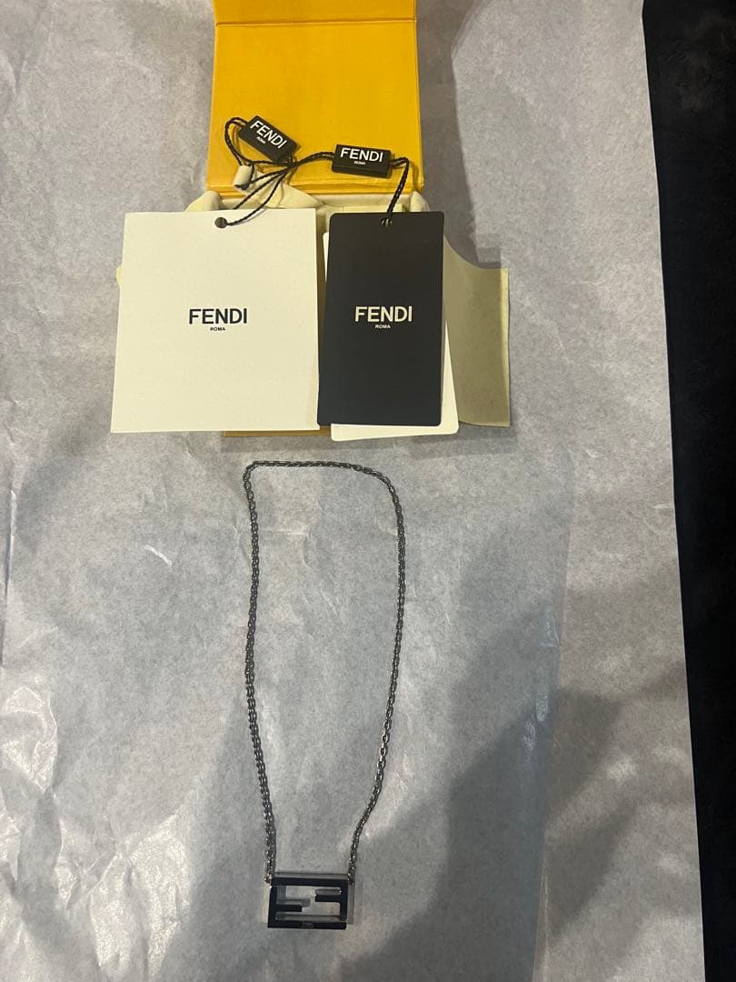 つかまん　FENDI シルバー バゲットネックレス 国内直営 **FENDI** シルバーバゲット ネックレス Giftにも♪ (FENDI