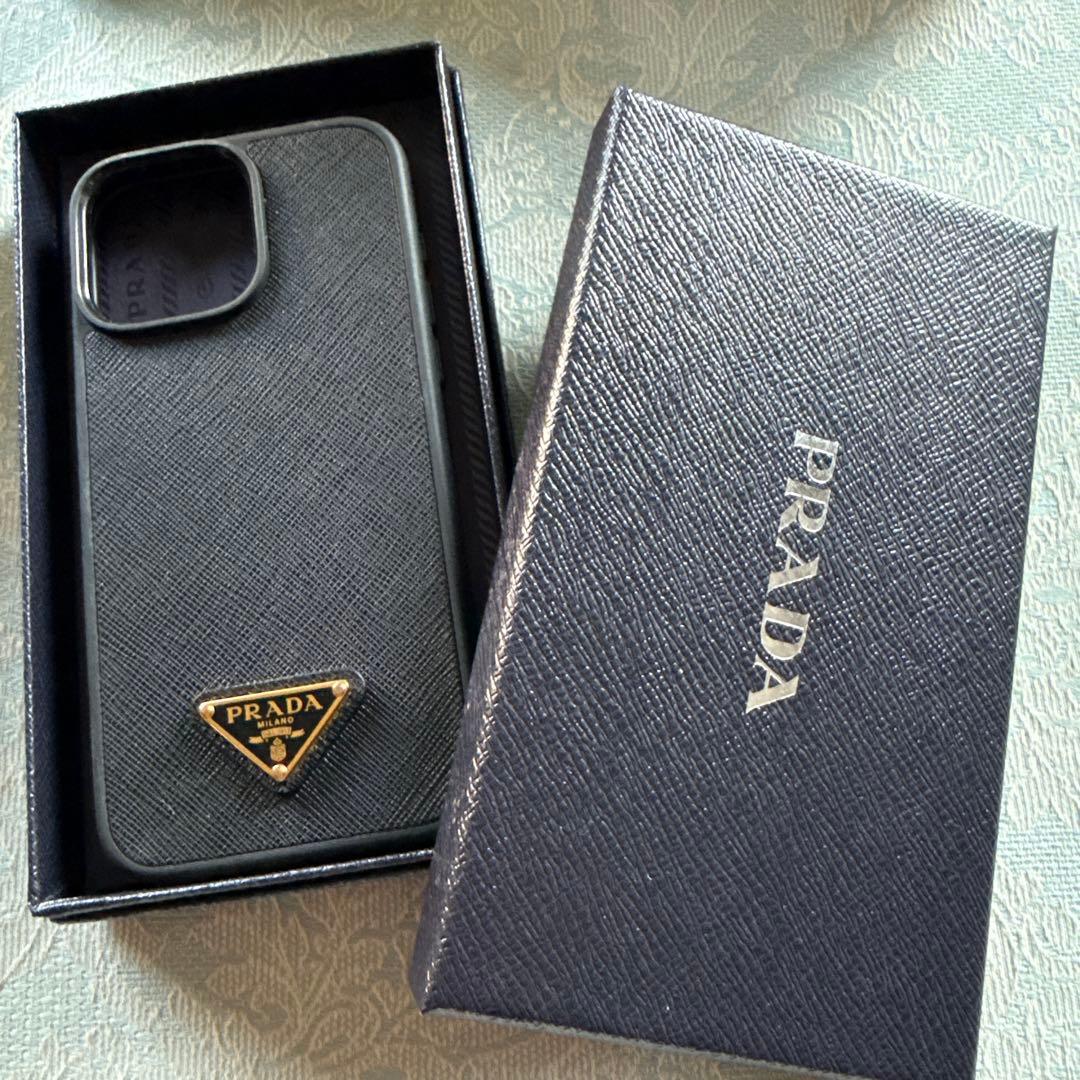 プラダ iPhone16 pro max サフィアーノ レザー スマホ ケース