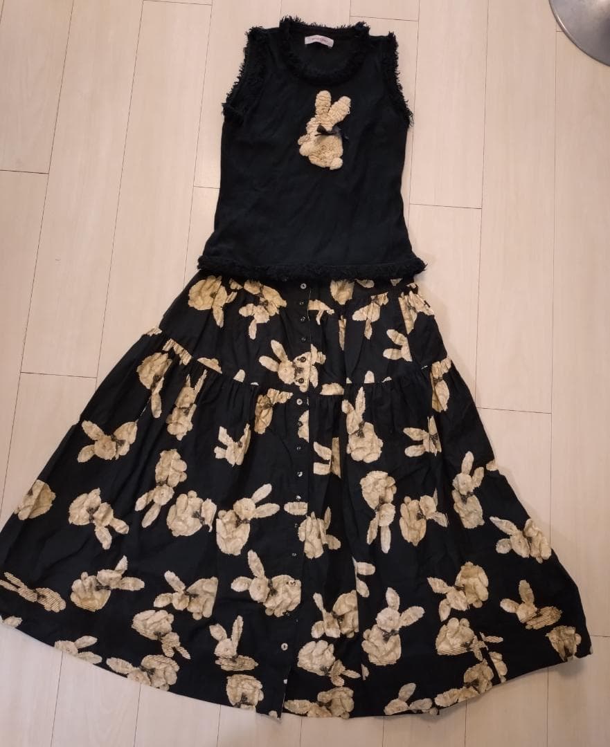 【２点セット】ワンダフルワールド　おすわりうさぎ　スカート＆ニット