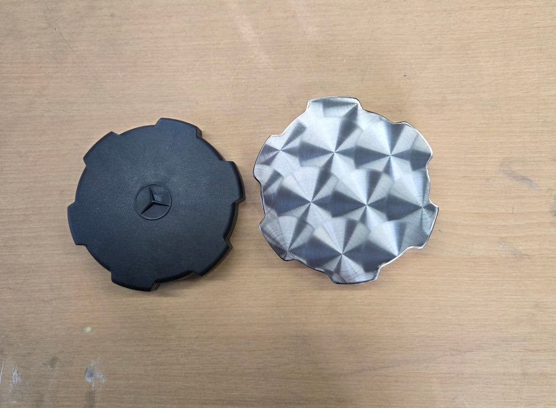 17スーパーグレート　燃料タンクキャップ鱗ステンレスカバー　試作品