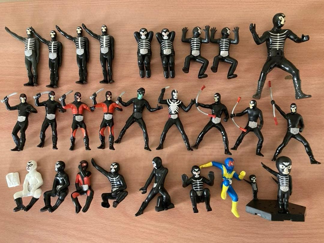 ショッカー戦闘員ガシャポン24体＋小フィギュア４体