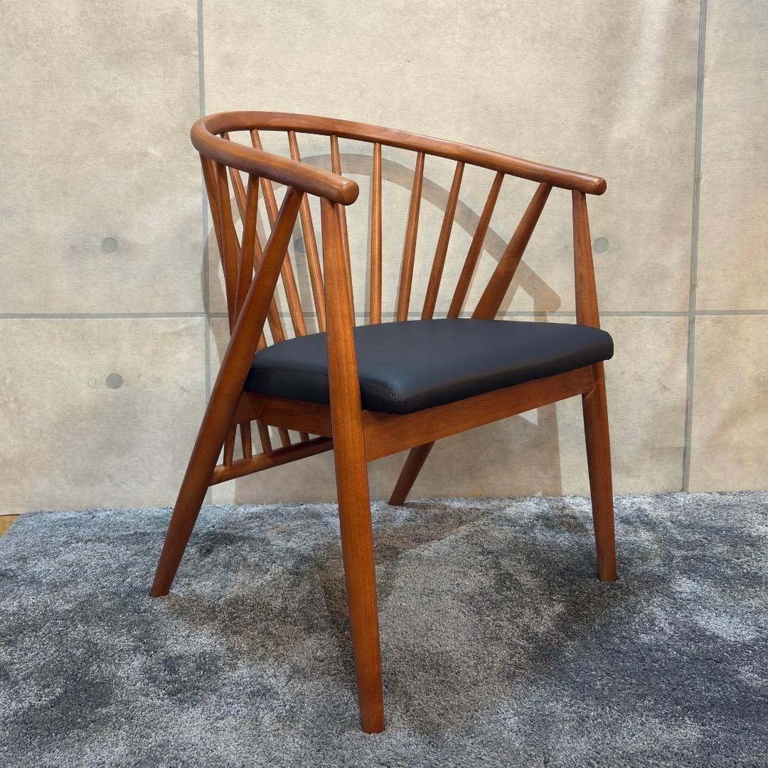 新品　北欧ミッドセンチュリースタイル　アームチェア ブラック合皮 ラウンジチェア