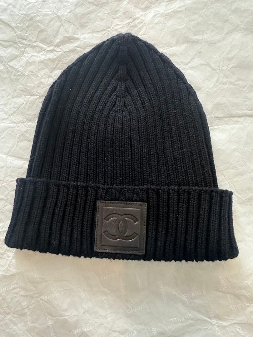希少　シャネル 黒 ニット帽 CCロゴ付き