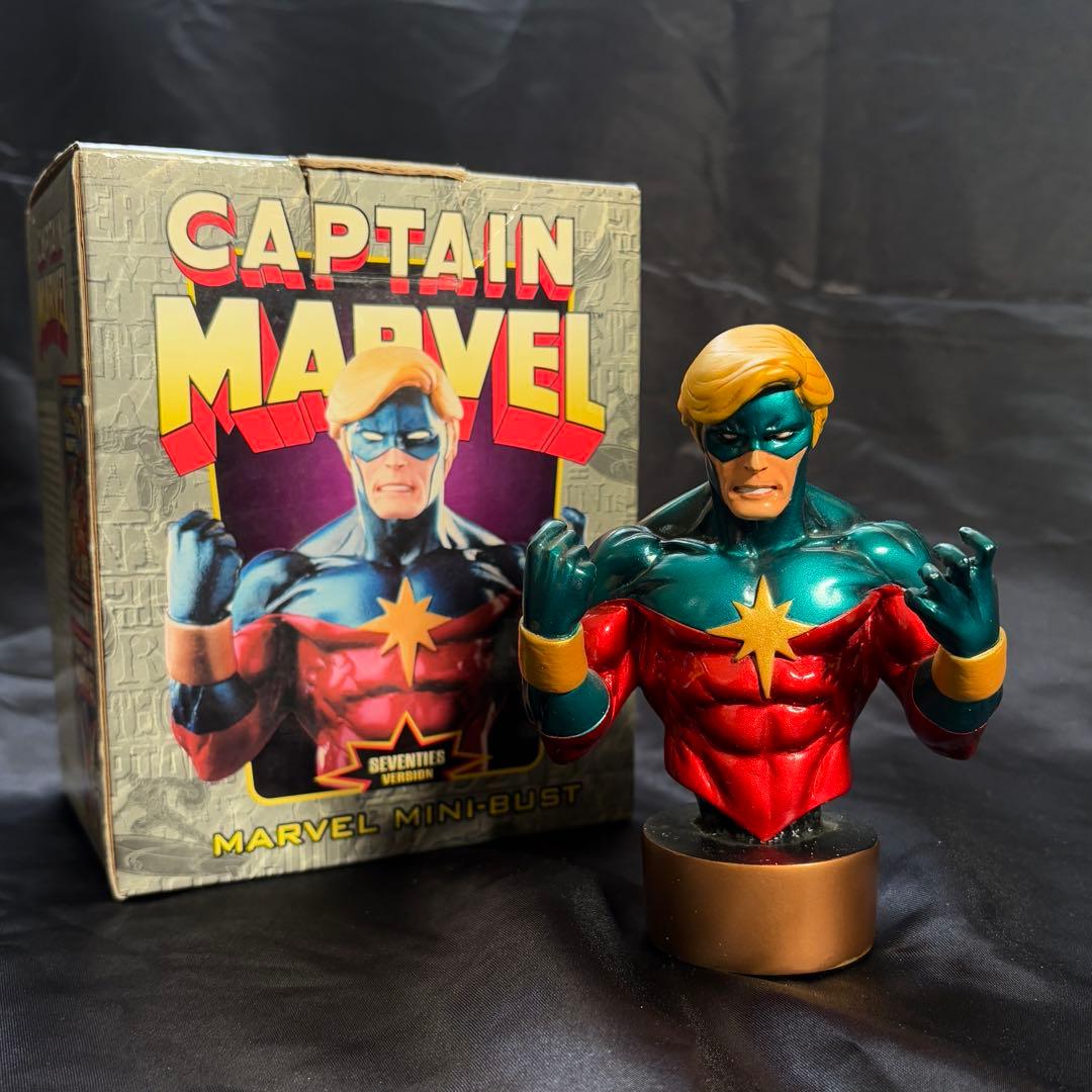 CAPTAIN MARVEL フィギュア　70sバージョン　マーベルミニバスト マーベル・コミック』【ハズブロ アクションフィギュア】6インチ