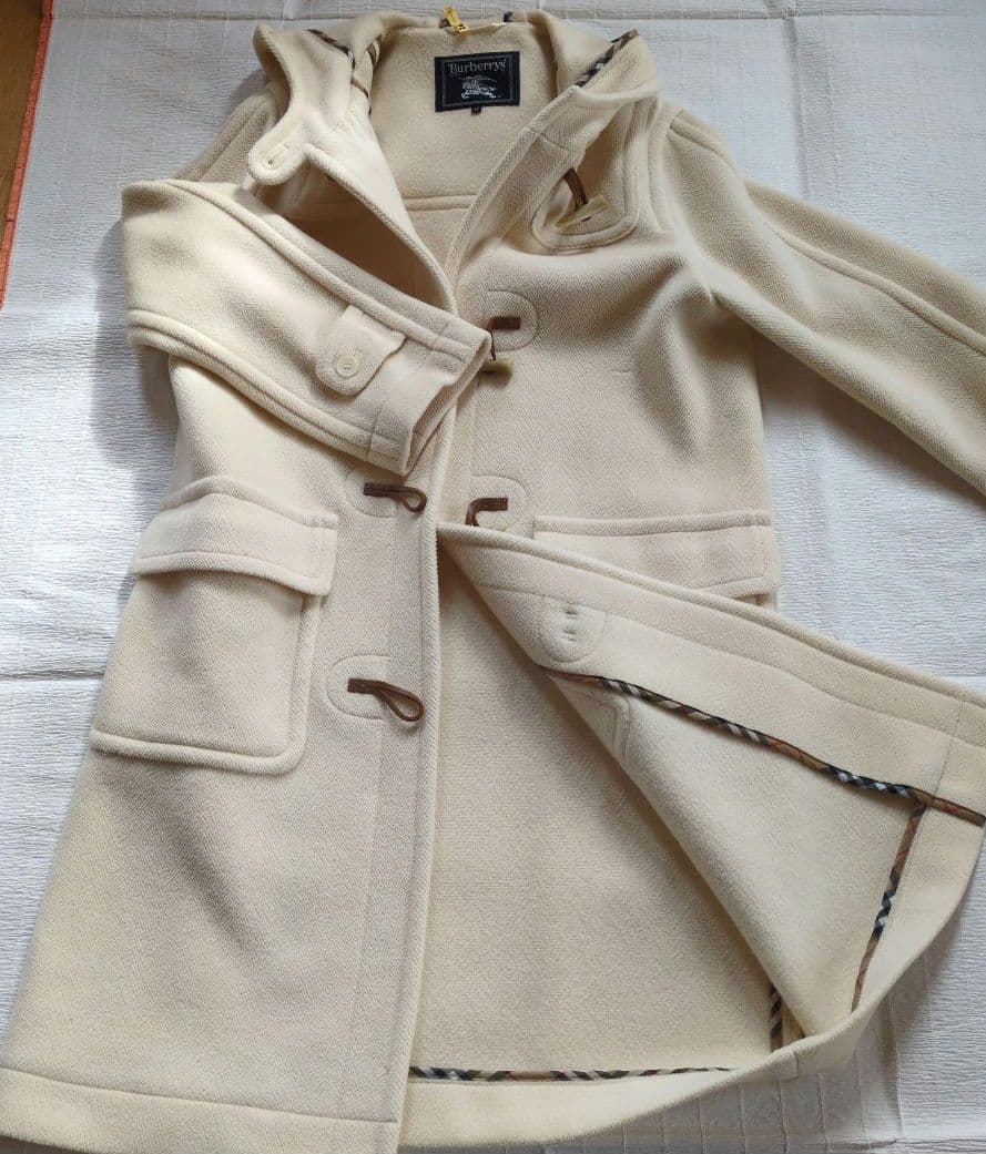 BURBERRY　レディース　ダッフルコート　フード付き　40　 生成色