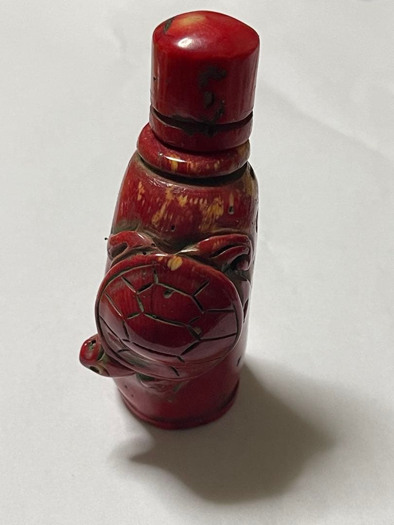 値下げ　赤い亀の彫刻　珊瑚風　鼻煙壺？　山珊瑚？希少