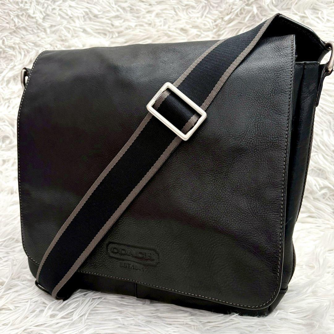 コーチ　ロゴエンボス　レザー　メッセンジャー　ショルダーバッグ　大容量