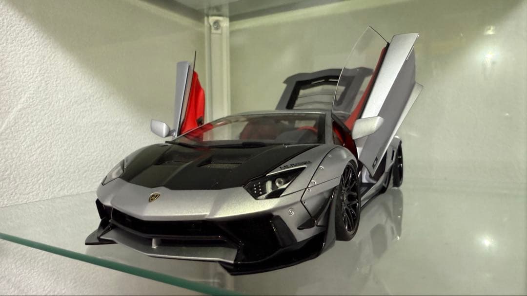 ミニカー Lamborghini Aventador LB Performance1/18