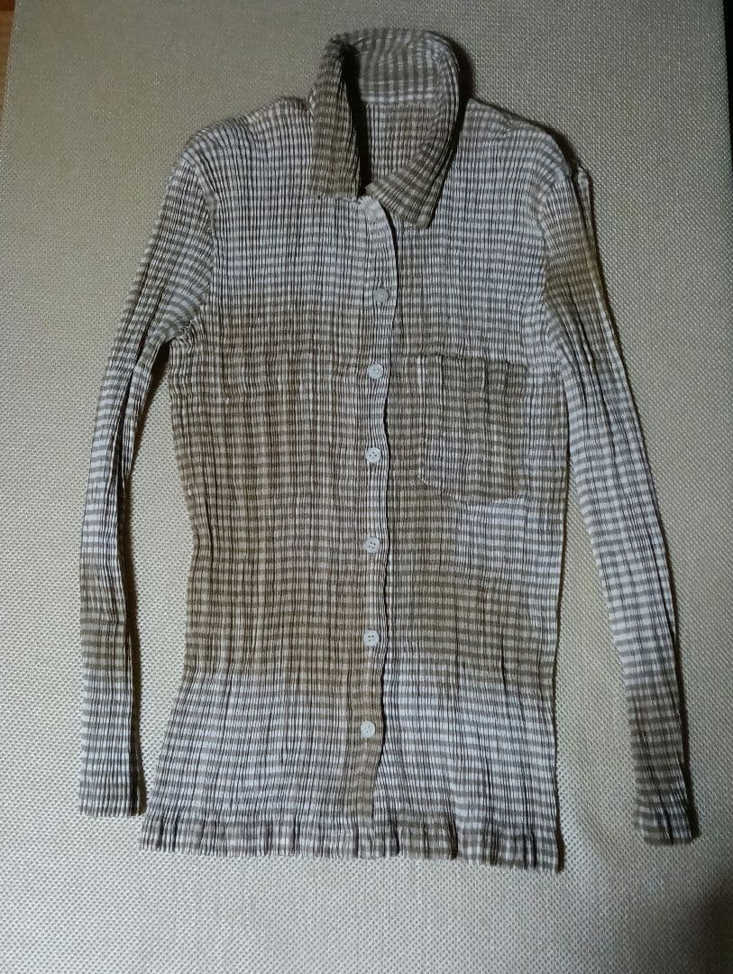 【値下依頼承認中〜25日12時迄】ISSEY MIYAKE 襟付き前開きトップス