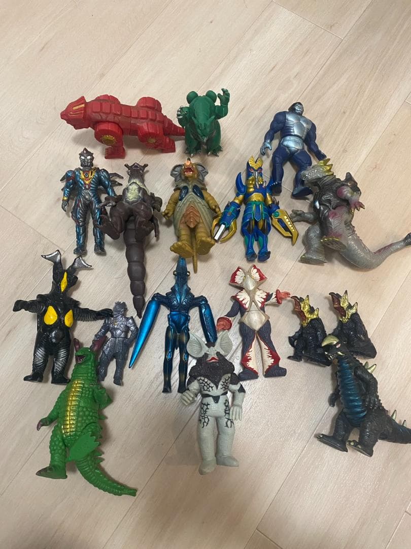 ウルトラ怪獣 ソフビフィギュア 17体セット】 - メルカリ