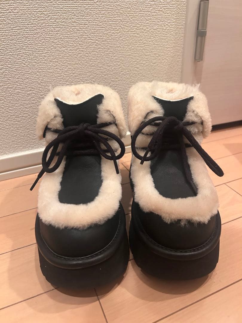 靴 UGG(R) / ESMEE LEATHER LACE UP