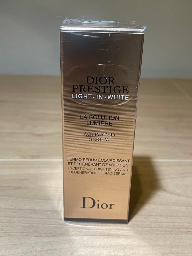 DIOR ディオール　ホワイトラソルーションルミエールライトインセラム