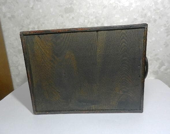 網代編み（あじろあみ）装飾に溜塗（ためぬり）仕上げされた時代物小