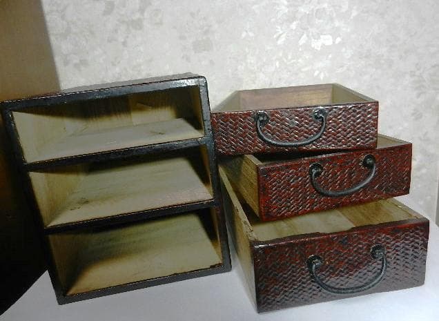 網代編み（あじろあみ）装飾に溜塗（ためぬり）仕上げされた時代物小