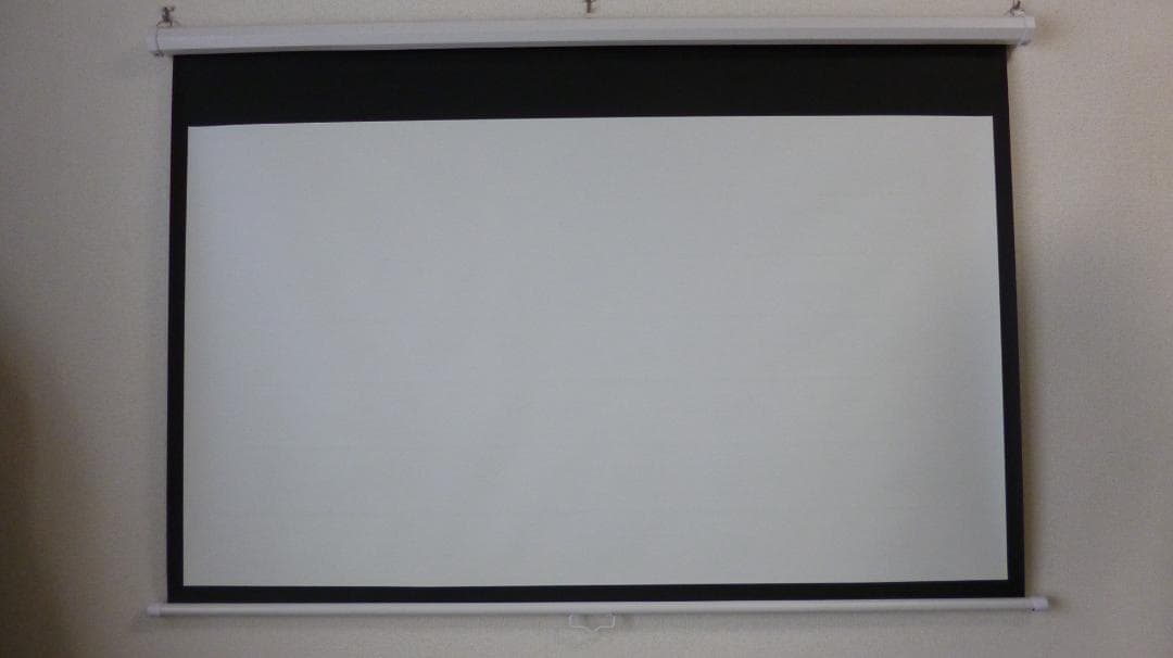 【プロジェクタースクリーン】ロール スプリング方式（72インチ 16：9）