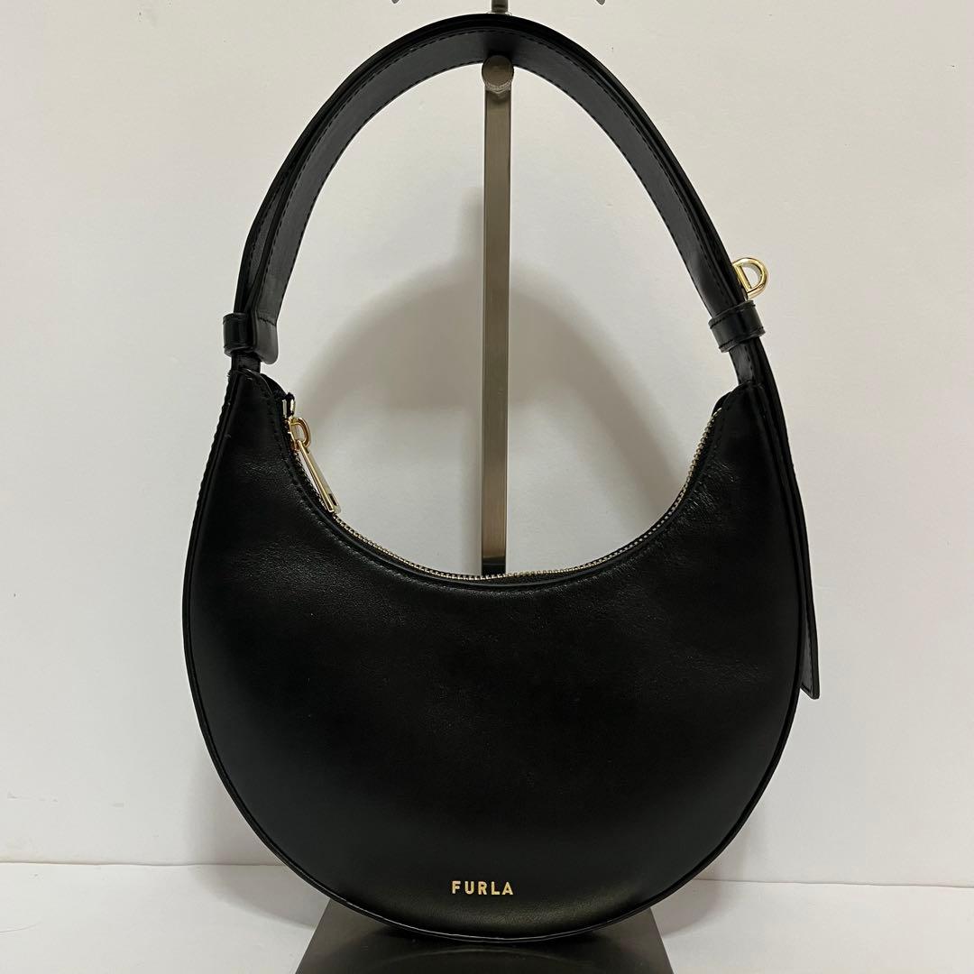 極美品✨現行モデル✨フルラ ハーフムーン ワンショルダー 肩掛け