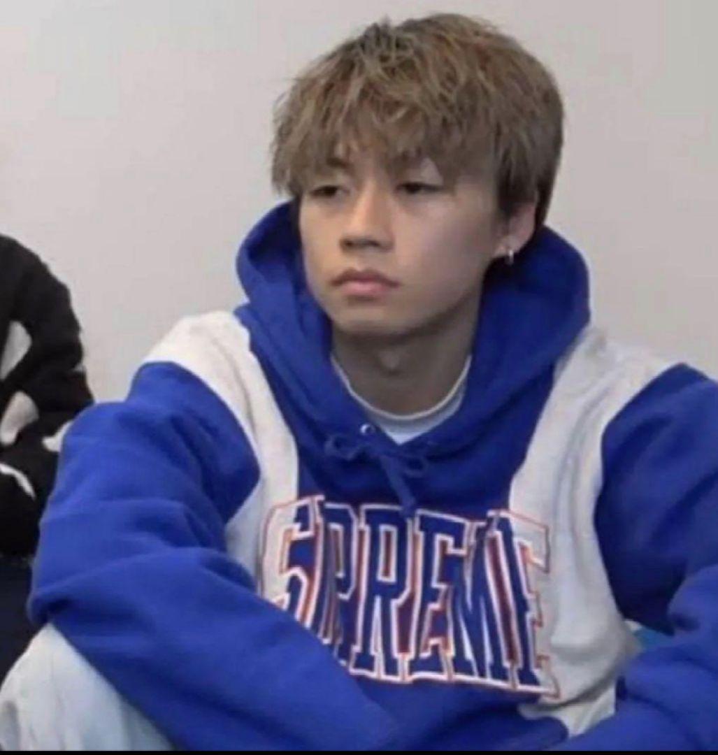 コムドットゆうた着用】Supreme センター刺繍アーチロゴ 希少 パーカー