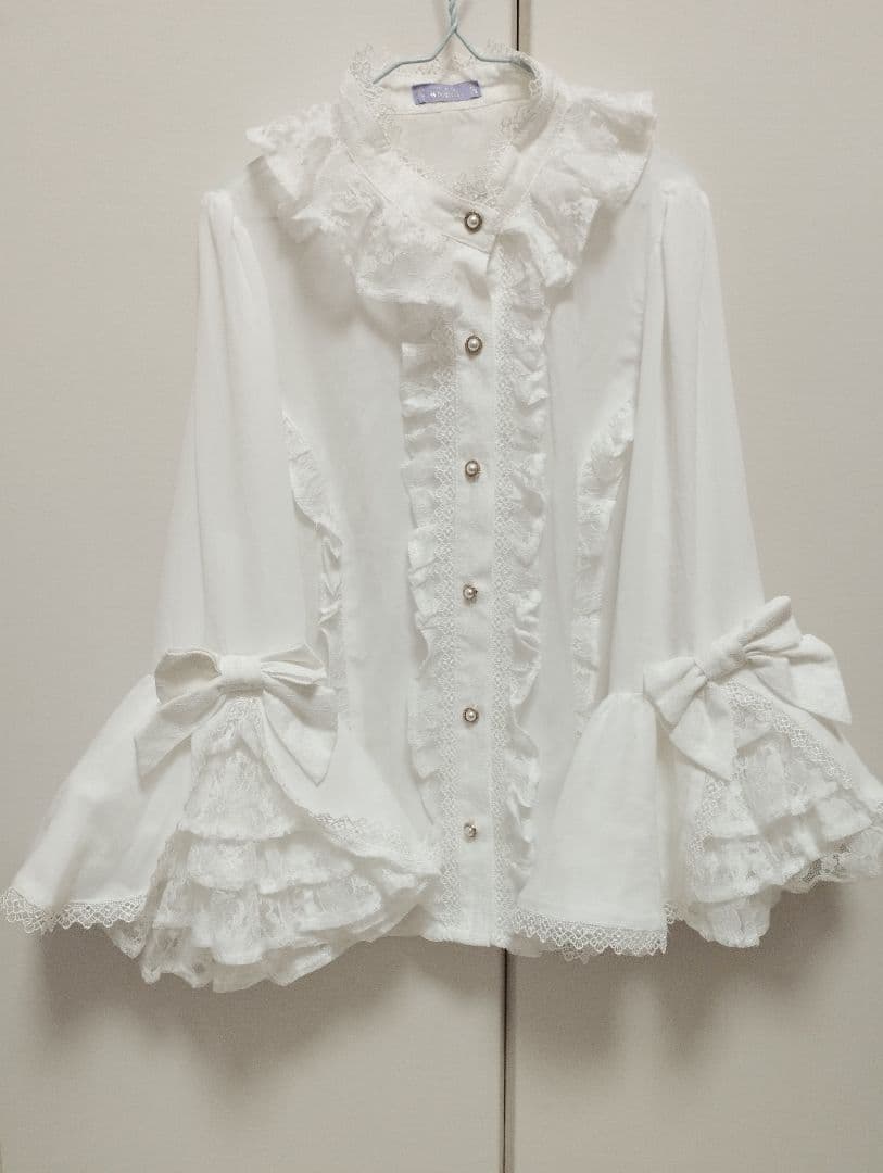 axes femme kawaii　フリル　姫袖ブラウス
