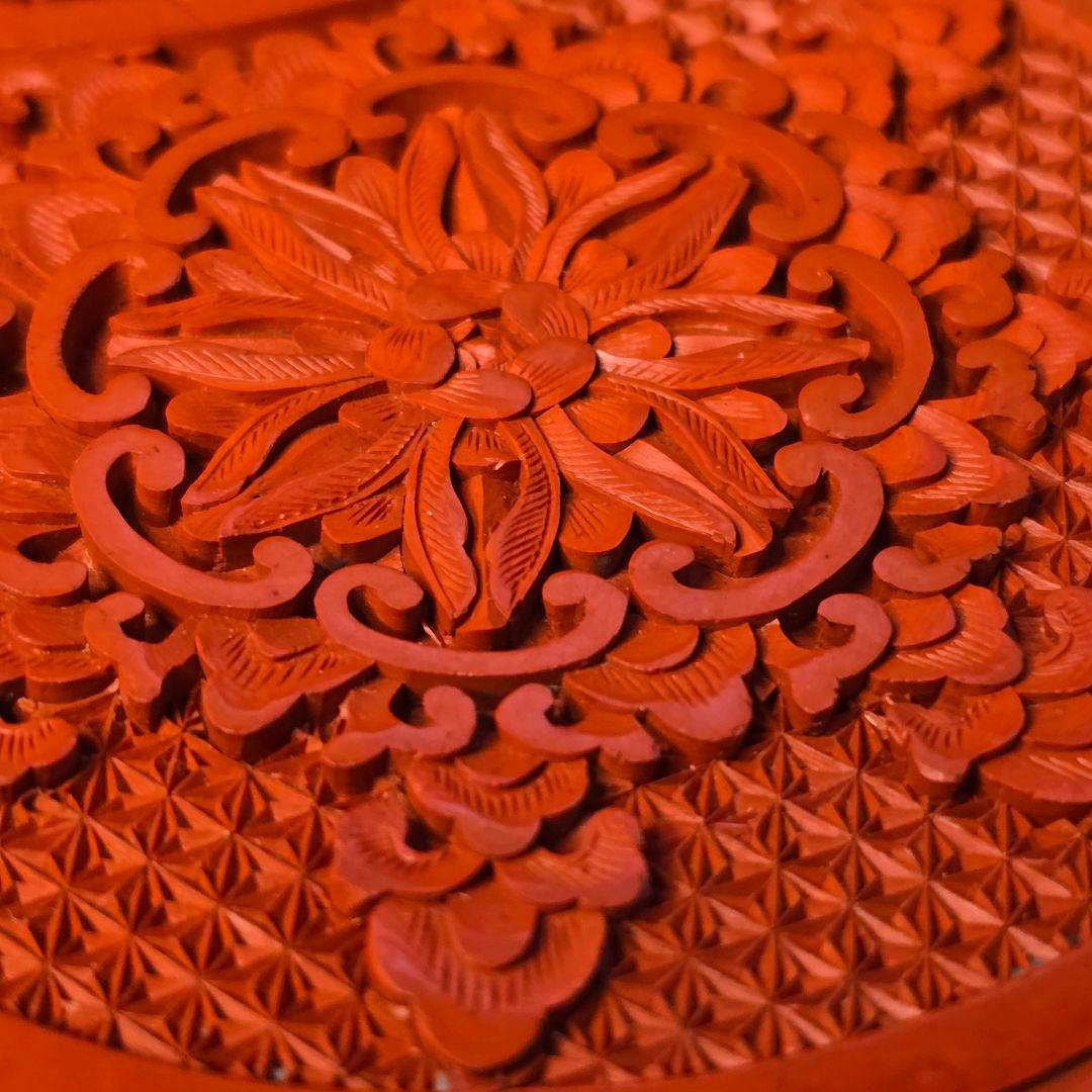 中国 堆朱彫 幾何地唐華唐草文 三輪蓋物 - メルカリ