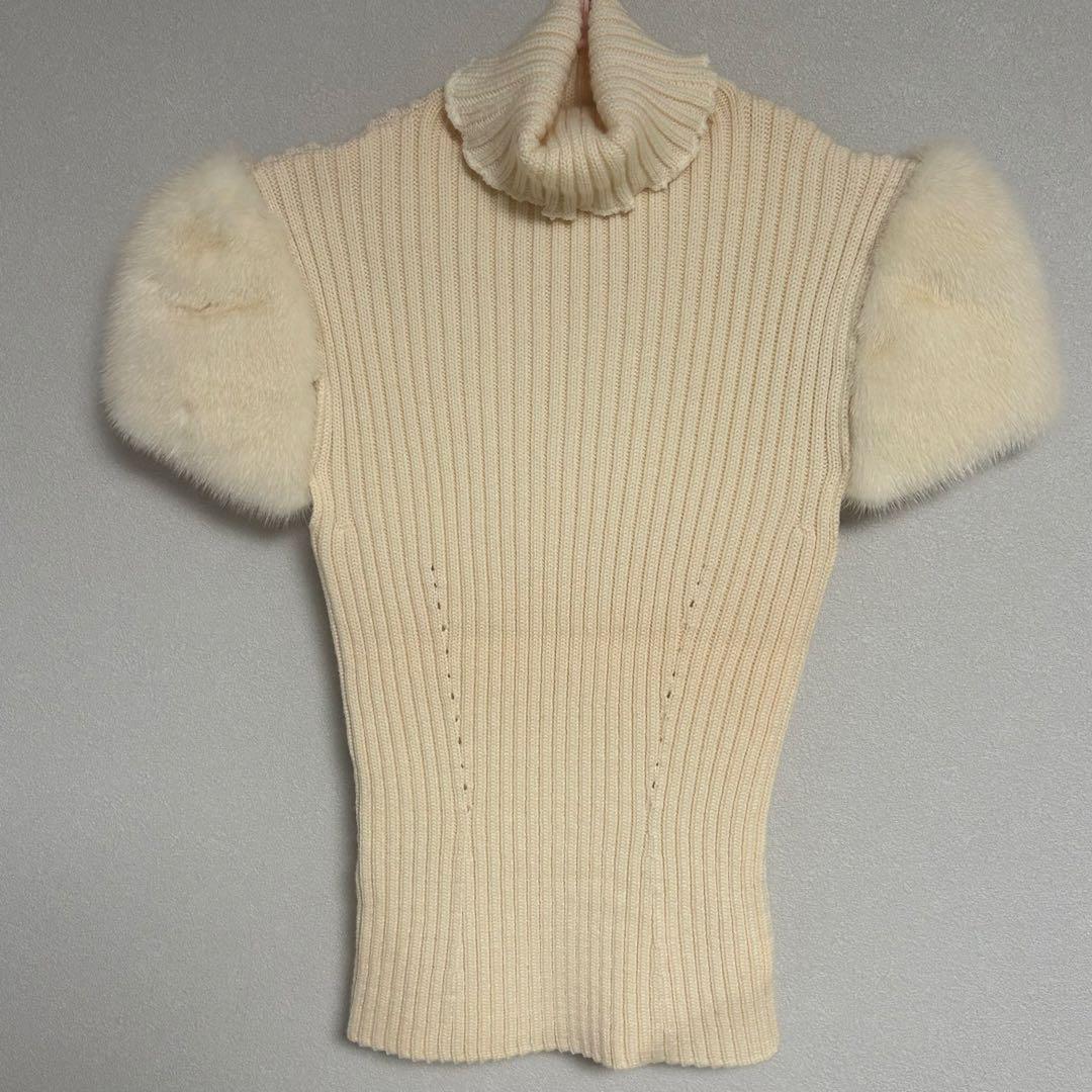 FOXEY タートルネック リブニットトップス 2way ミンク　ホワイト系