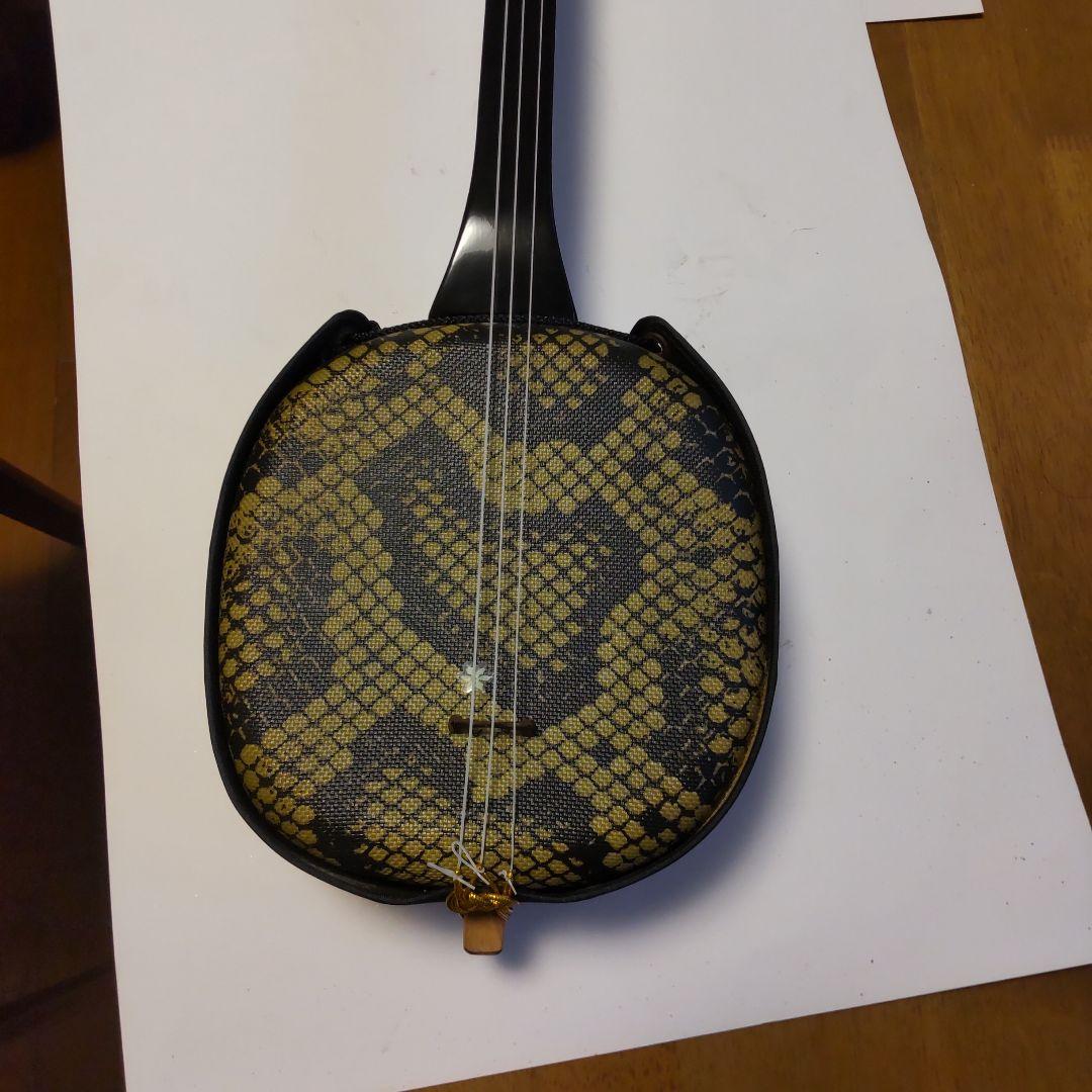 格安！沖縄の伝統的な弦楽器、ヘビ柄 三線 本体