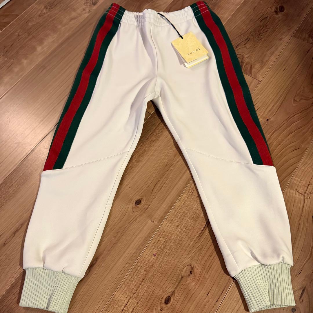 新品タグ付き★GUCCI キッズ ズボン スウェット パンツ シェリーライン GUCCI（グッチ） キッズスウェット ボアパンツ 694968 10サイズ サイド