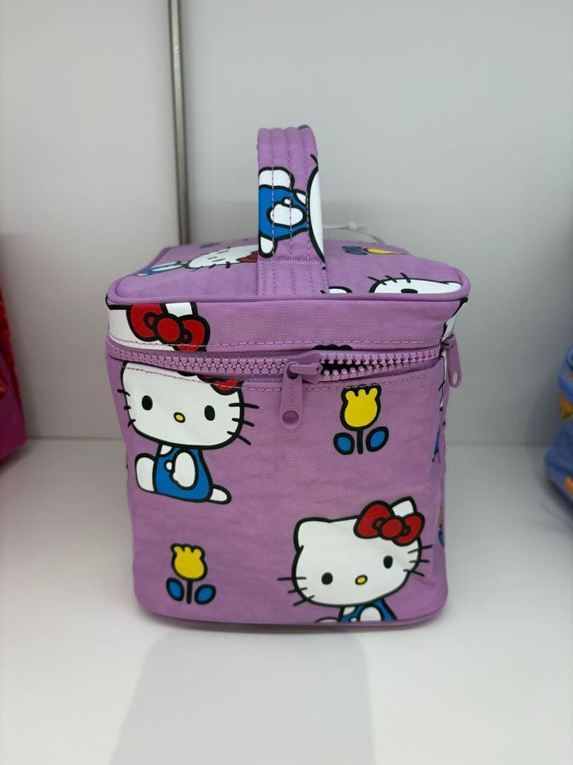 \"BAGGU\" ラージコスメティックケース　ハローキティ 紫柄　新品