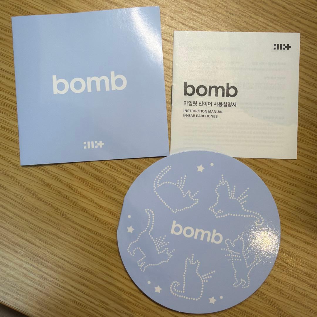 ILLIT アイリット BOMBイヤモニ風イヤホン - メルカリ