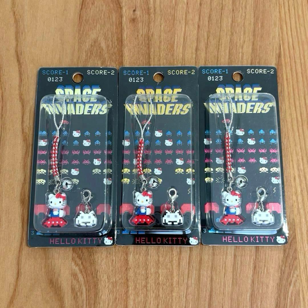 ハローキティ　スペースインベーダー　ストラップ　3個セット　根付