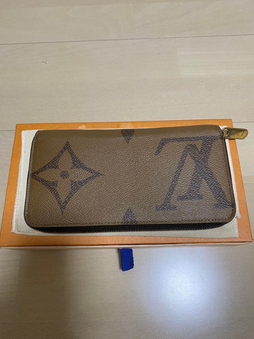 ルイヴィトンM69353ジャイアントモノグラムリバース ジッピーウォレット長財布