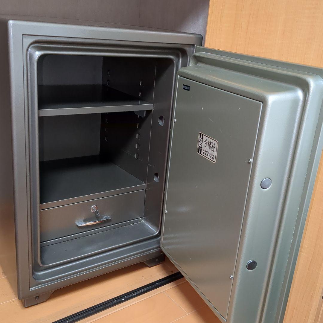 スチール製 耐火金庫 3段棚付き