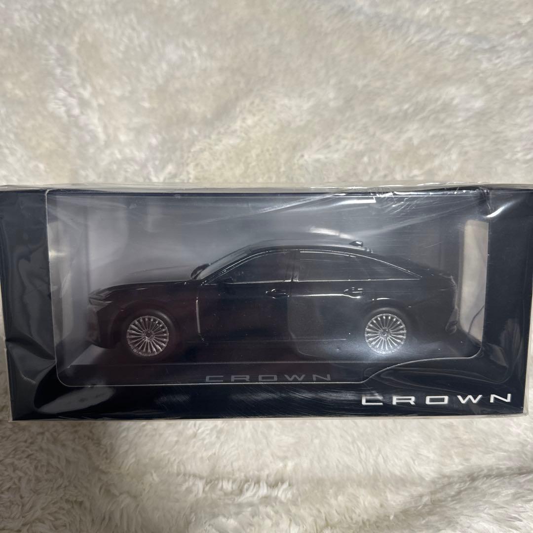 トヨタ クラウンクロスオーバー ミニカー 1/30スケール　非売品