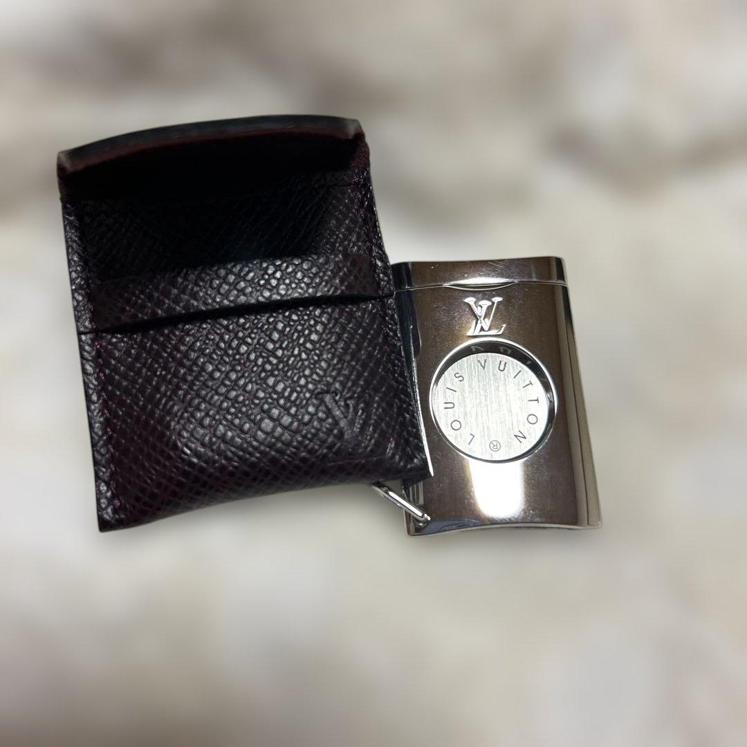 パープルレザー製のLouis Vuittonシガーカッター