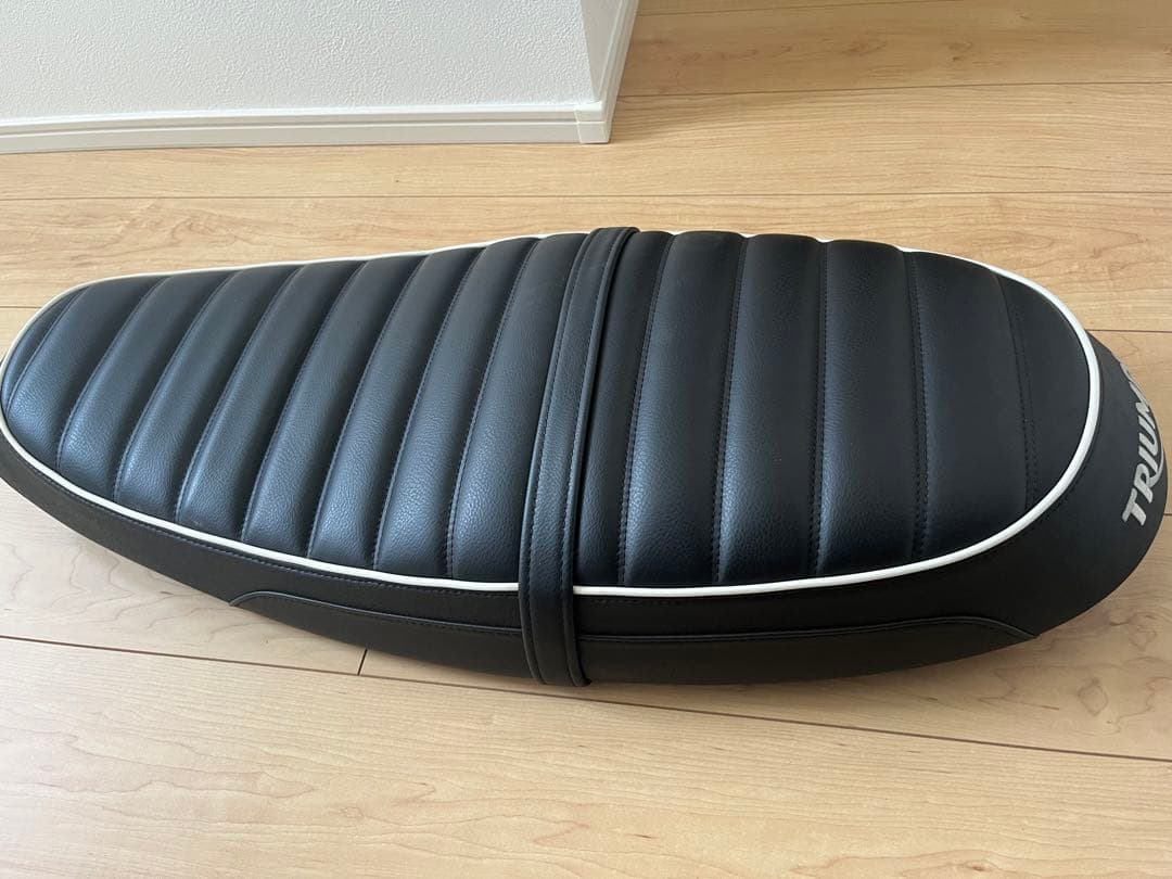 トライアンフ ボンネビル T100T120 水冷 純正OP ローダウンシート