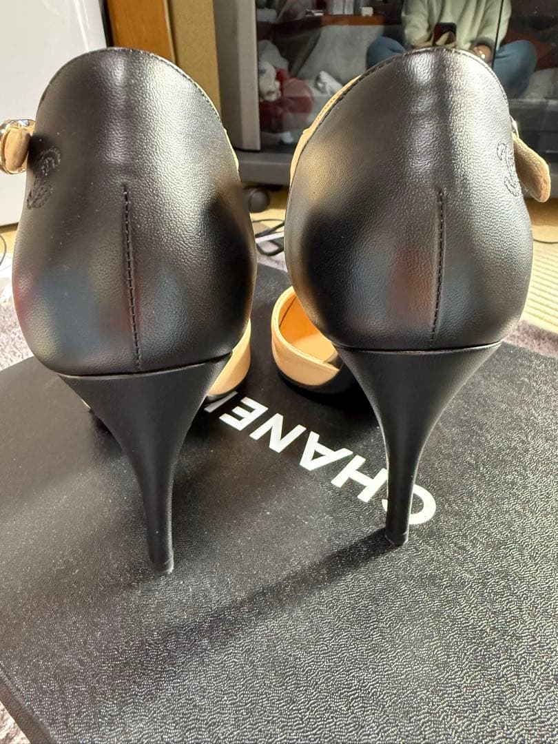 CHANEL ベージュ・ブラック ハイヒール・パンプス - メルカリ