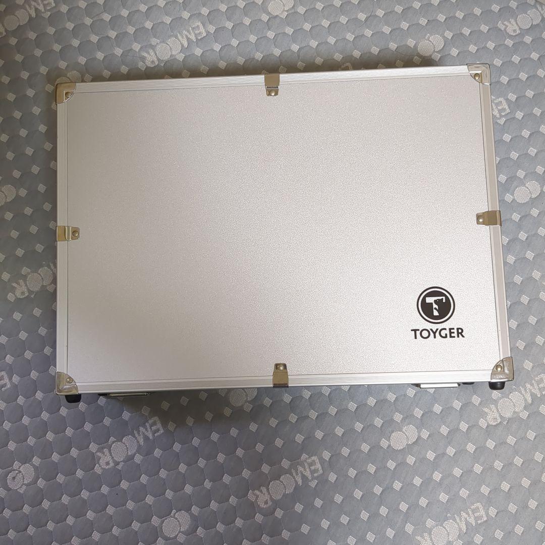 TOYGER CEO Storage シルバー TOYGER CEO Storage カード5000枚以上 収納可能 アルミ製 アタッシュ