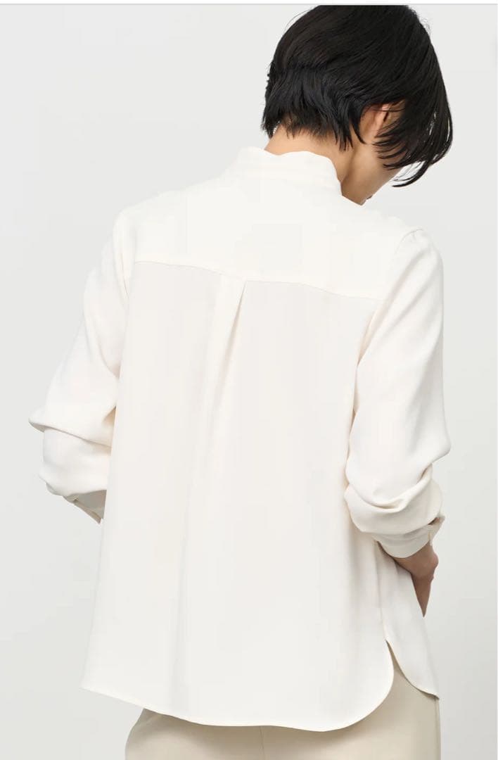 サテンスタンドタックブラウス - メルカリ