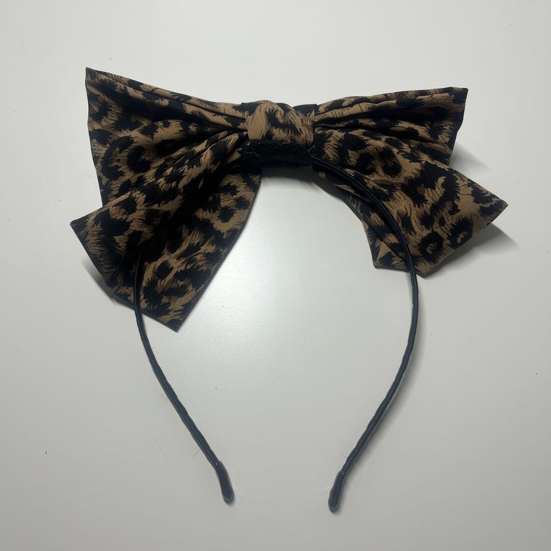 ヒョウ柄リボンカチューシャ - メルカリ