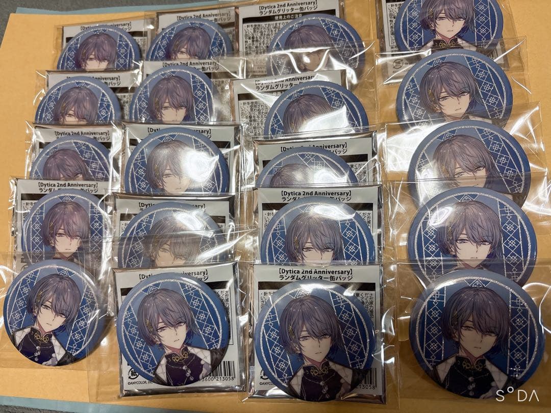 にじさんじ グリッター缶バッジ 小柳ロウ にじさんじ 小柳ロウ 缶バッジ - メルカリ