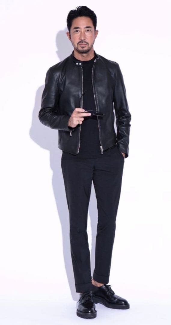 美品　EMMETI H UOMO ブラック　44 エンメティ　アッカ