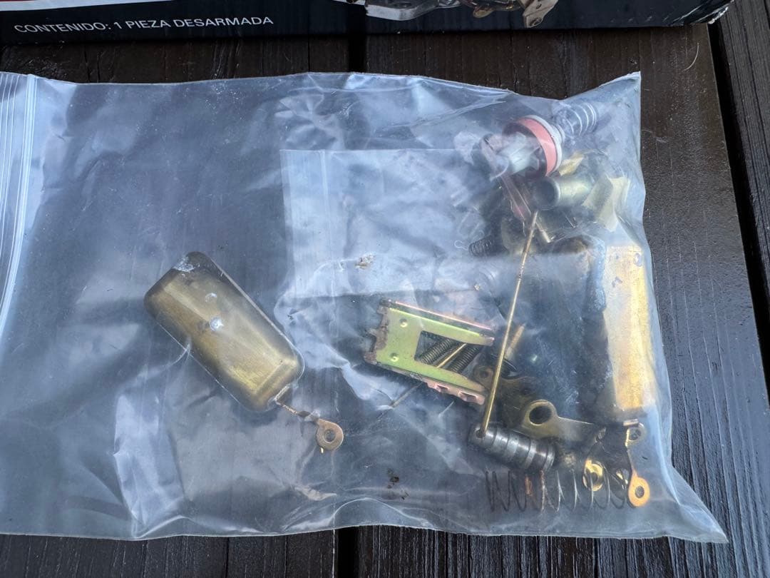 ジャンクEdelbrock AVS2 650fcm OHキット付き - メルカリ