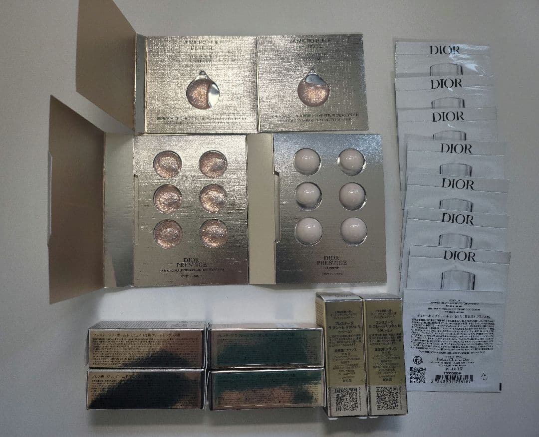 Dior 巾着袋付きトライアルセット サンプル 未使用】DIOR 巾着袋 コスメ＆香水サンプルセット - メルカリ