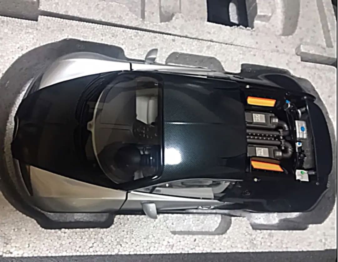 オートアート ブガッティ ヴェイロン ダークブルー/シルバー シリアル