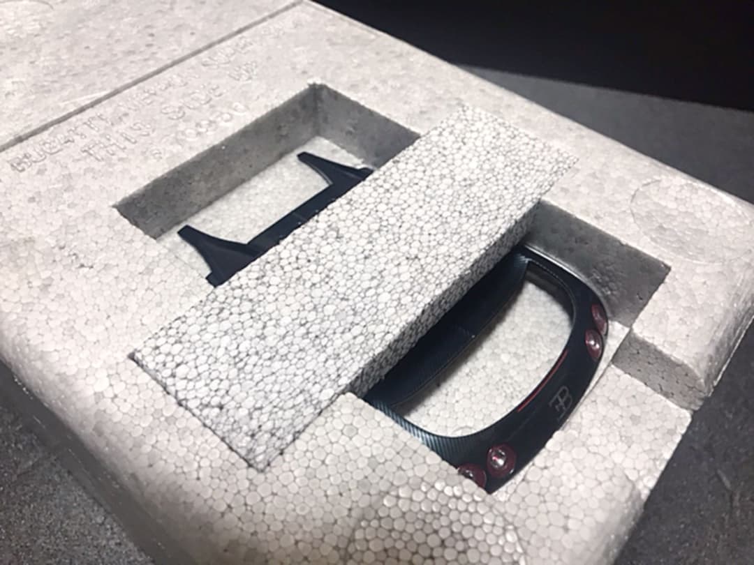 オートアート ブガッティ ヴェイロン ダークブルー/シルバー シリアル