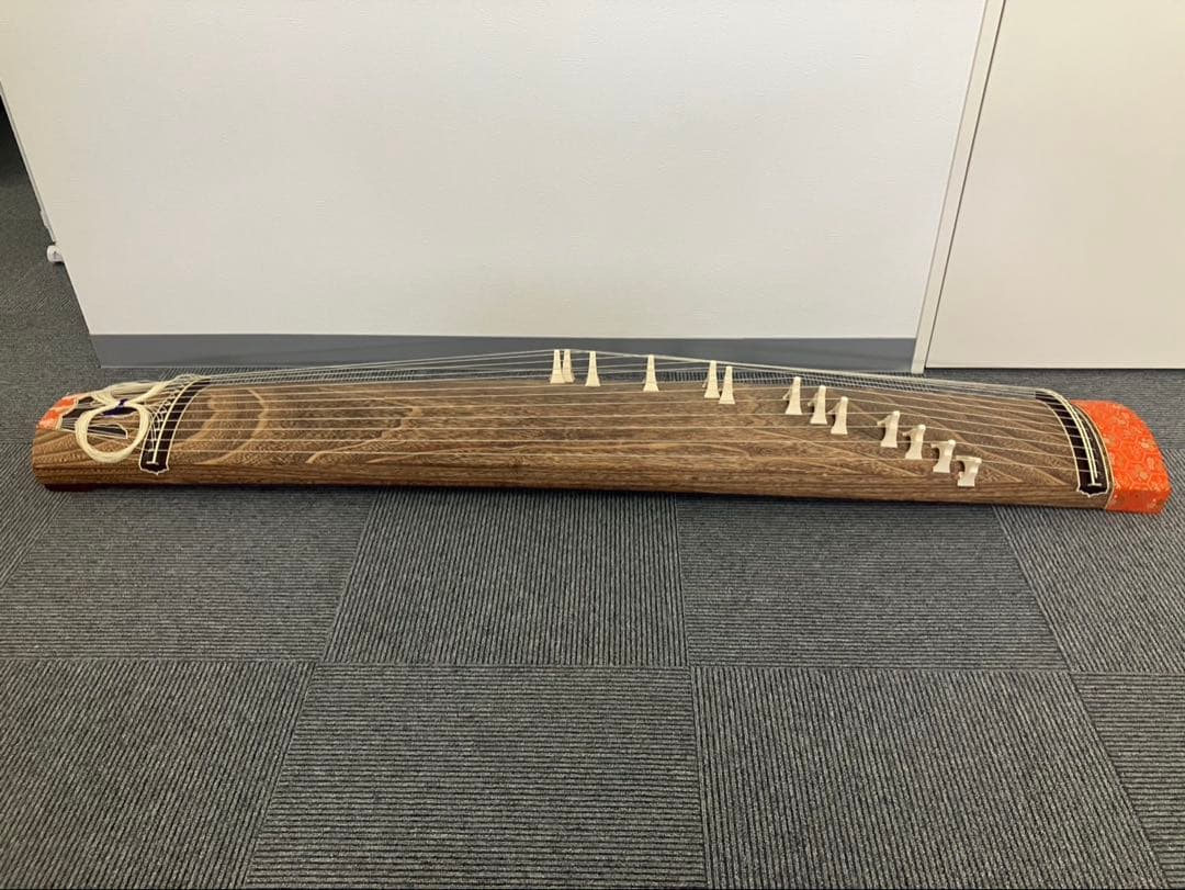 【良品】お琴 13弦 並甲 すだれ彫り 琴柱・ソフトケース付き